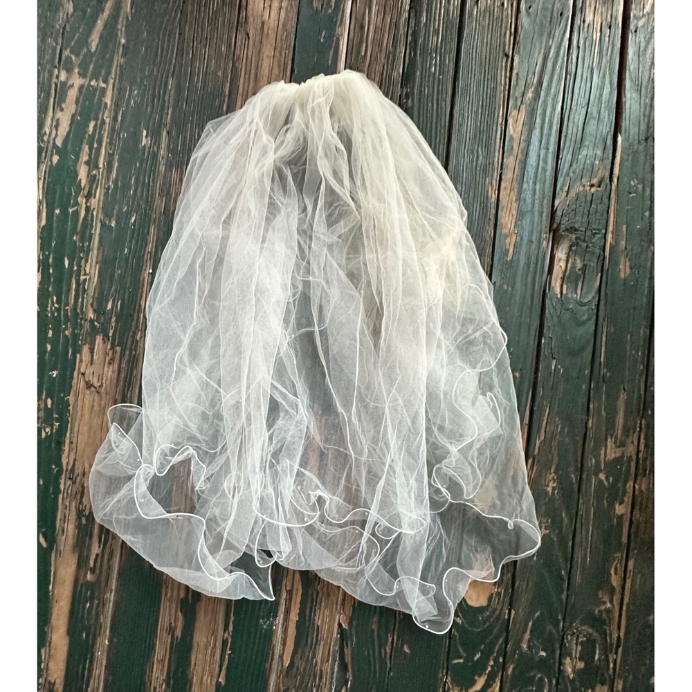 White Tulle Multi-Tier Bridal Veil with Lettuce Edge and Bead Detail 32in